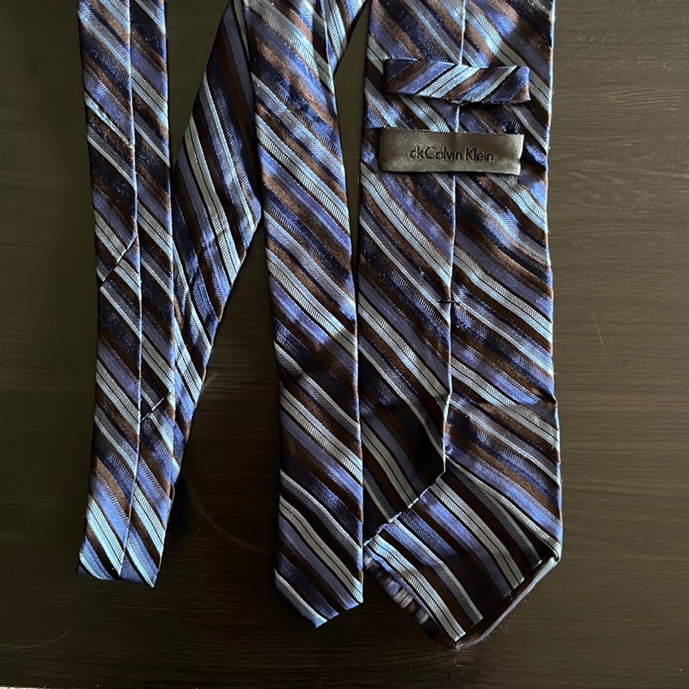 Calvin Klein stripped men’s tie